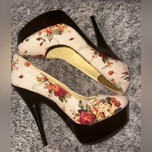 Floral size 8.5 heels. Slightly worn